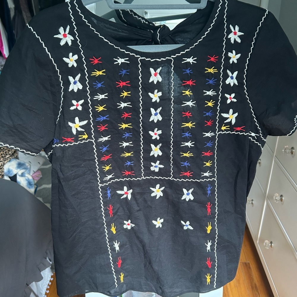Excellent Madewell Embroidered Top in Size large.